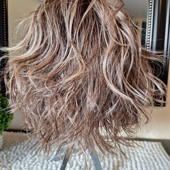 Belle Tress heat friendly wig - Picture 4 of 11